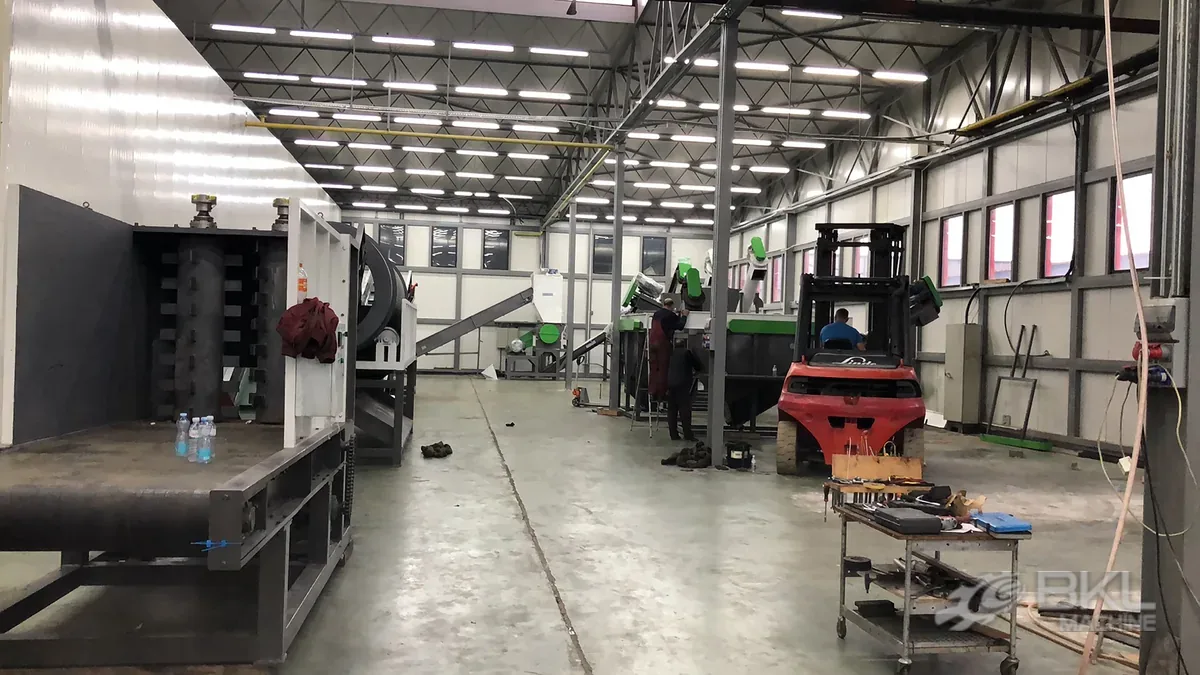 Plastic recycling machine loaded for container shipment at the BKL-MACHINE factory