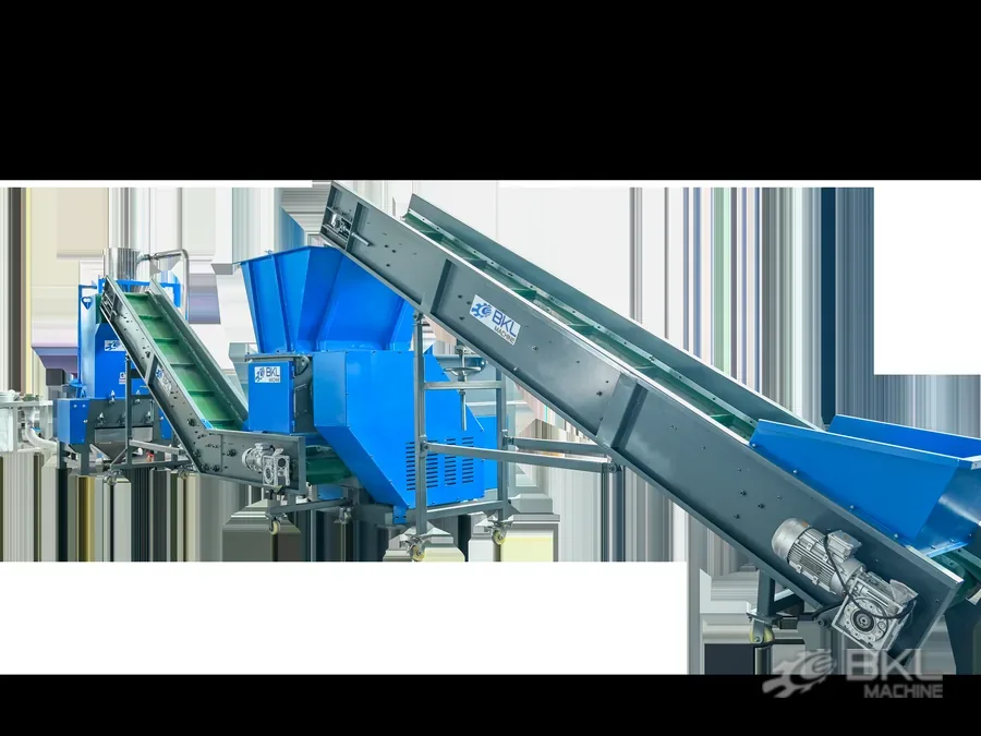 Single-shaft heavy-duty shredder with hydraulic ram feeding