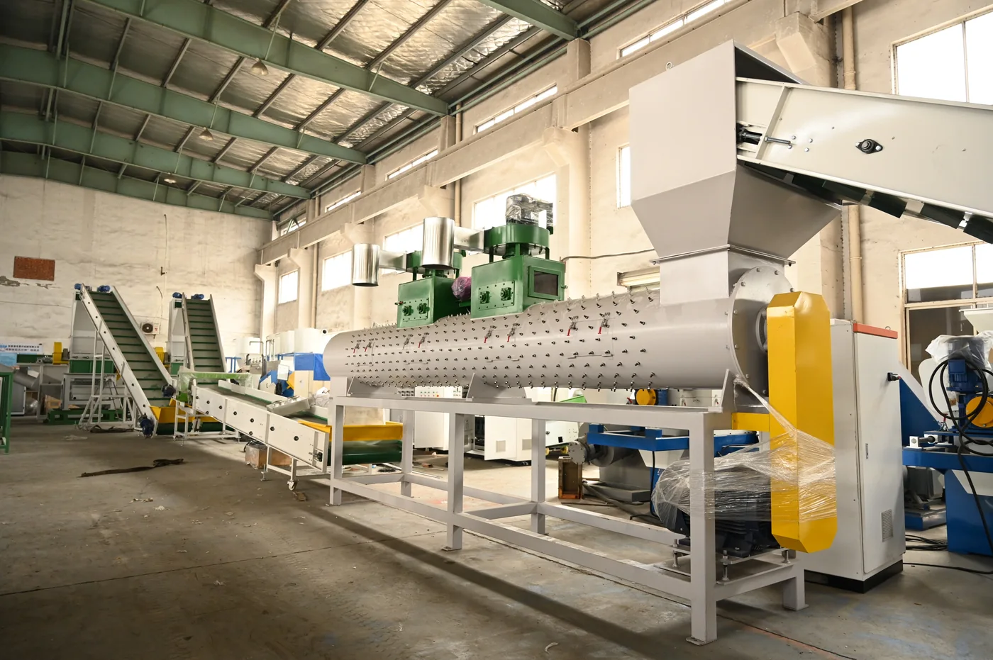 Plastic washing line in a BKL workshop, showing the station chain from conveyor to friction washer