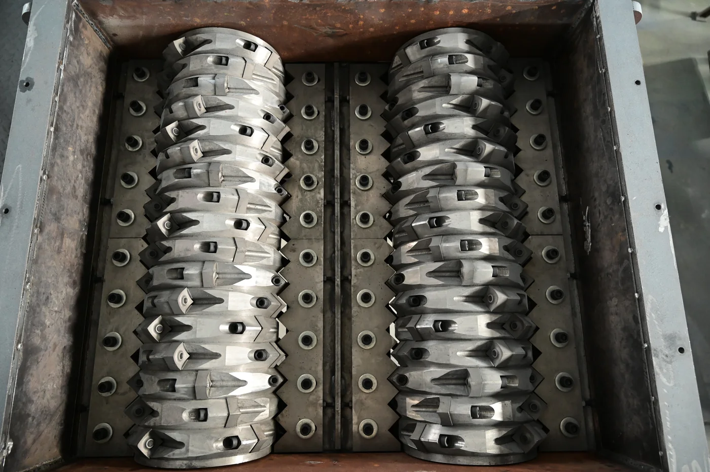 Rotors and knives at the BKL-MACHINE plastic recycling machine factory in Zhangjiagang