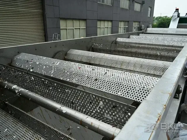 HDPE drums and rigid parts processed on a BKL-MACHINE recycling line