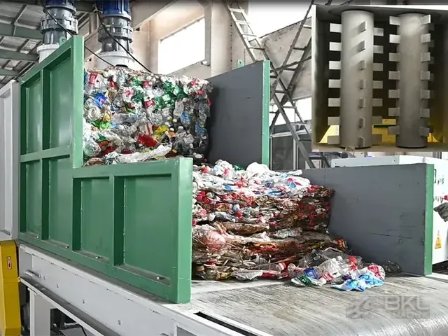 PET bottle bales processed on a BKL-MACHINE recycling line