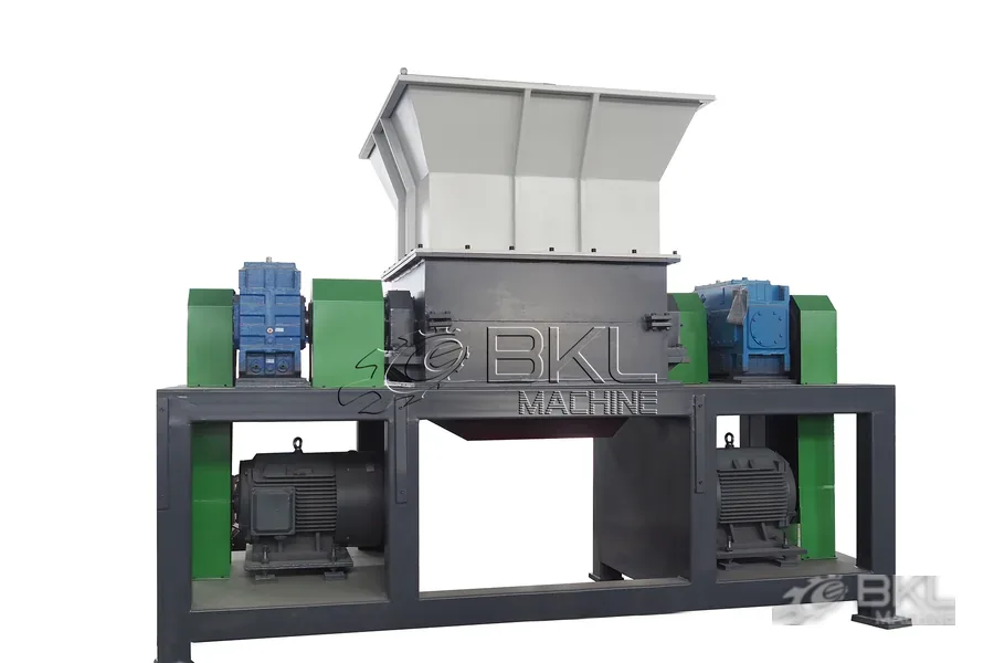 Rough chips during plastic recycling at BKL-MACHINE
