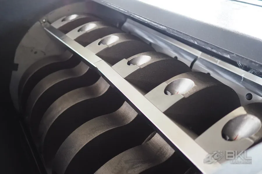 Regrind during plastic recycling at BKL-MACHINE