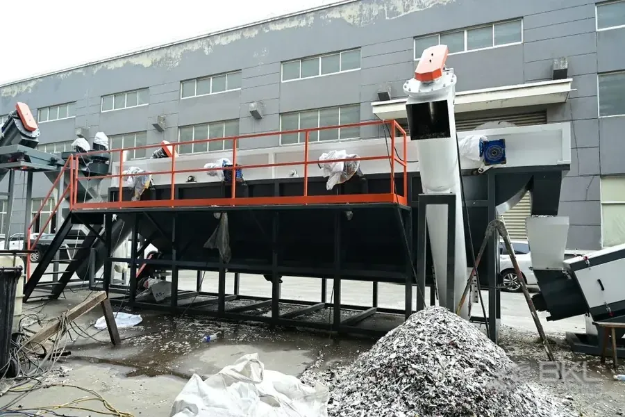 Washed flake during plastic recycling at BKL-MACHINE