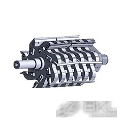 HVC crusher rotor shaft with staggered claw-type blade rows and bearing journals