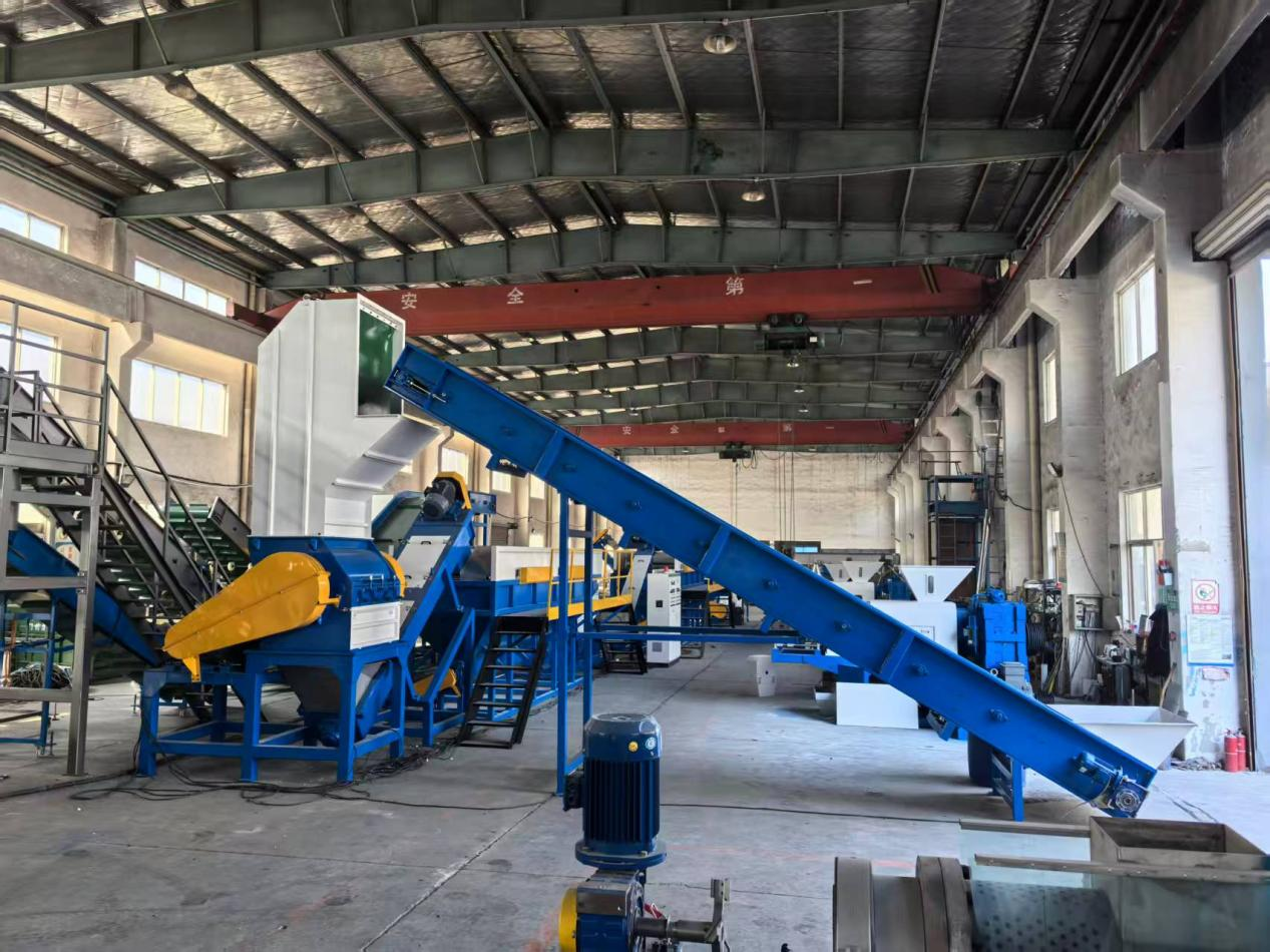 HDPE drum washing line with crusher and inclined belt conveyor under test running in the workshop at BKL-MACHINE