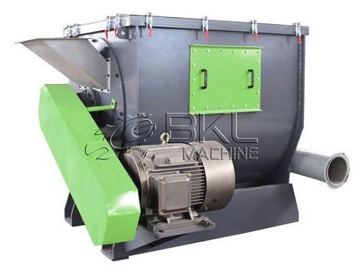 Horizontal spinner dryer with inclined stainless feed chute, green belt guard and bolted access panel