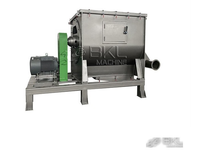 Horizontal centrifugal dryer with stainless steel housing, hinged inspection door and belt-driven motor