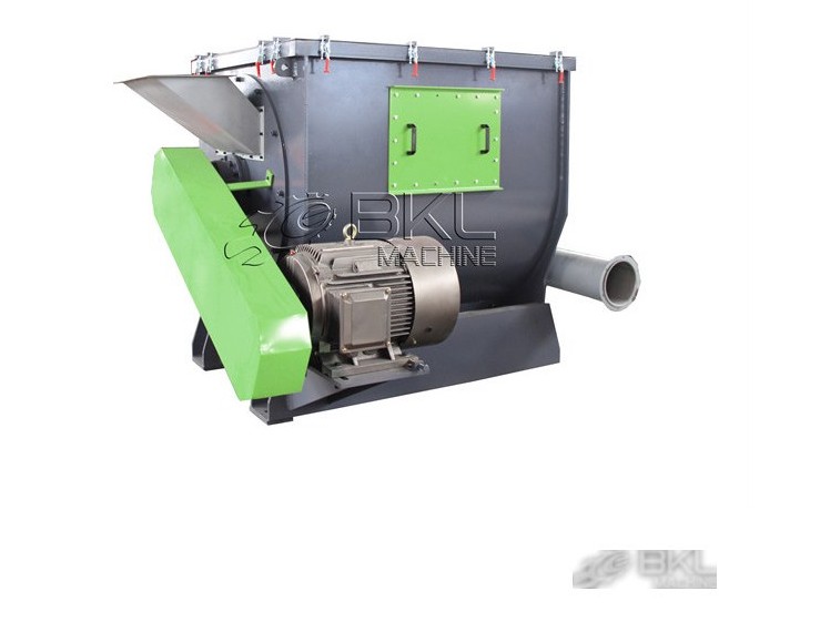 Horizontal spinner dryer with inclined stainless feed chute, green belt guard and bolted access panel