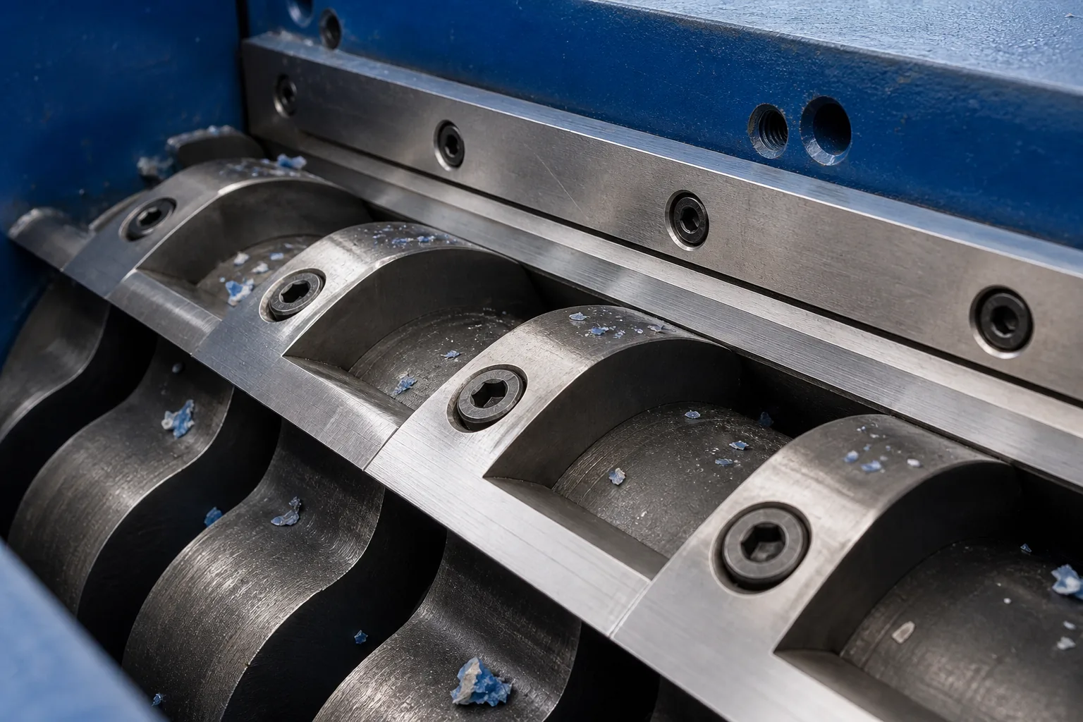 Plastic crusher rotor blades meeting the fixed bed knife inside the cutting chamber at BKL-MACHINE